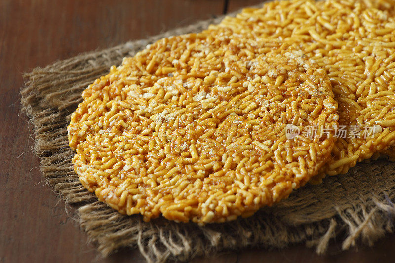 Bhujia Chikki, Sev Chikki, Sev Gajak, Namkeen Chikki, Sevpatti, Sevpapdi或Sev Jaggery